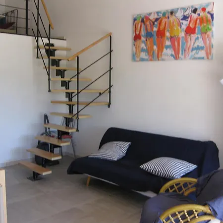 T4 Mezzanine Climatisee Avec Parking, Proche Et Port A Saint-cyprien - Fr-1-793-28 * Saint-Cyprien (Pyrenees-Orientales)