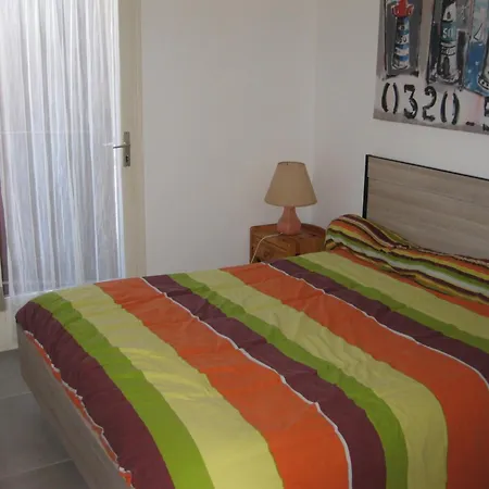 Villa T4 Mezzanine Climatisee Avec Parking, Proche Et Port A Saint-cyprien - Fr-1-793-28 Saint-Cyprien (Pyrenees-Orientales)